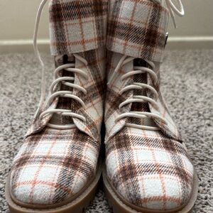 Jessica Simpson Checkered Ankle Boots in Cream and Brown